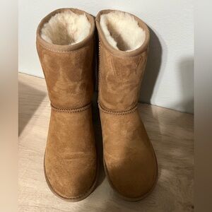 UGG Women's Classic Short II Boot, Tan, 7